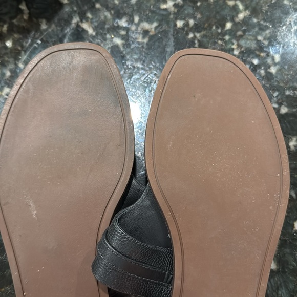 Tory Burch sandals size 9
Like new condition - Picture 4 of 5